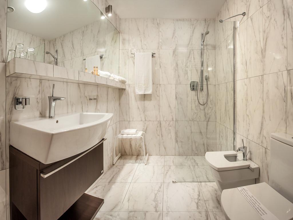 Hotel Poznanski A2 Luboń Esterno foto