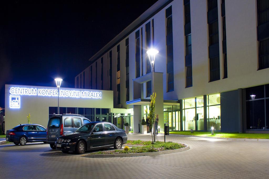 Hotel Poznanski A2 Luboń Esterno foto