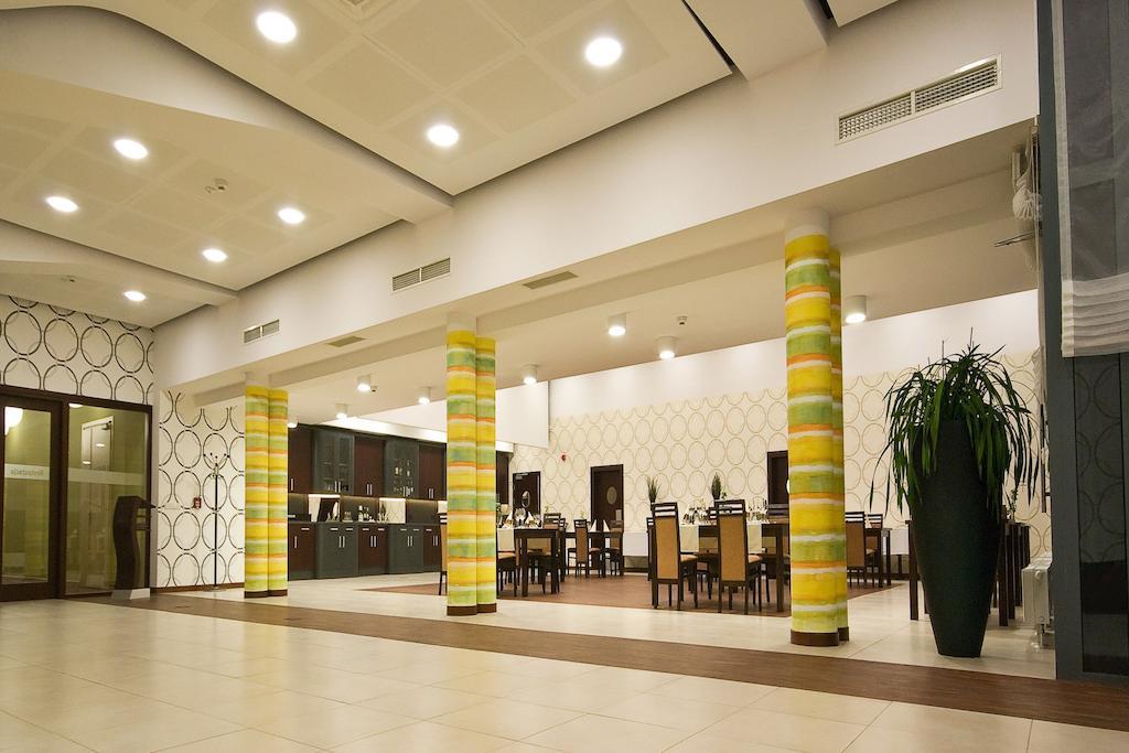 Hotel Poznanski A2 Luboń Esterno foto